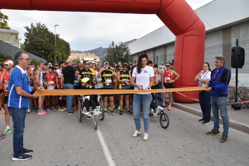 La carrera 9 Octubre Altea reune a más de 1200 corredores