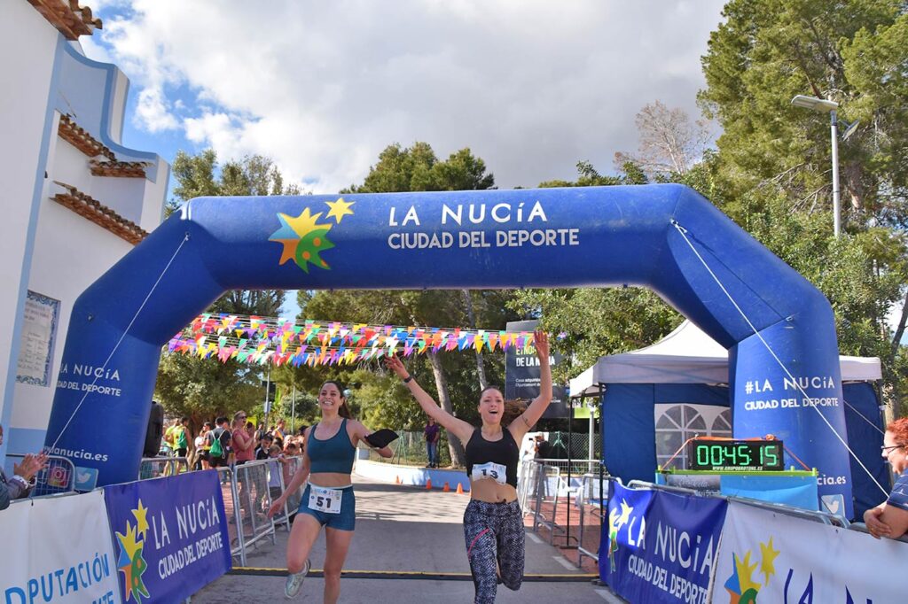 Más de 300 corredores y senderistas llenan de deporte La Nucía en la XX Carrera Pedestre de Sant Vicent