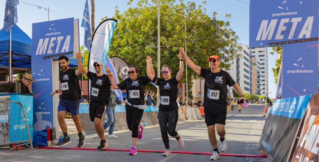 Veinte años corriendo juntos: así fue la XX Grupo Brotons 5K 10K Villa de El Campello
